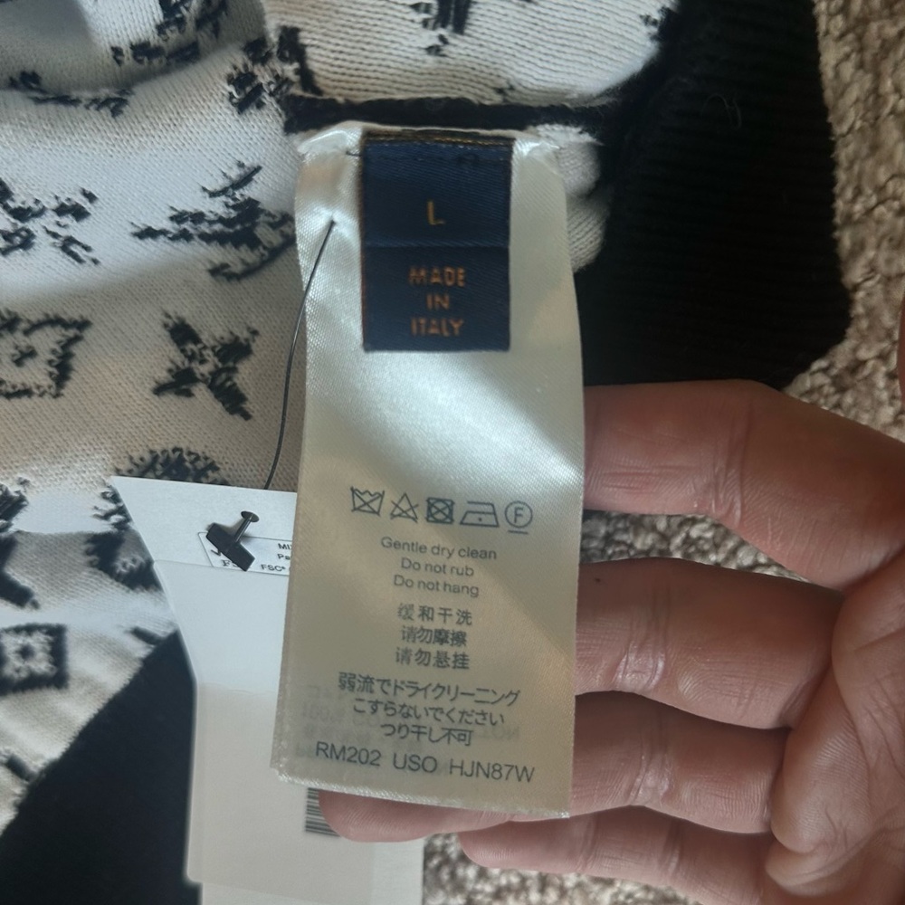 LV sweater